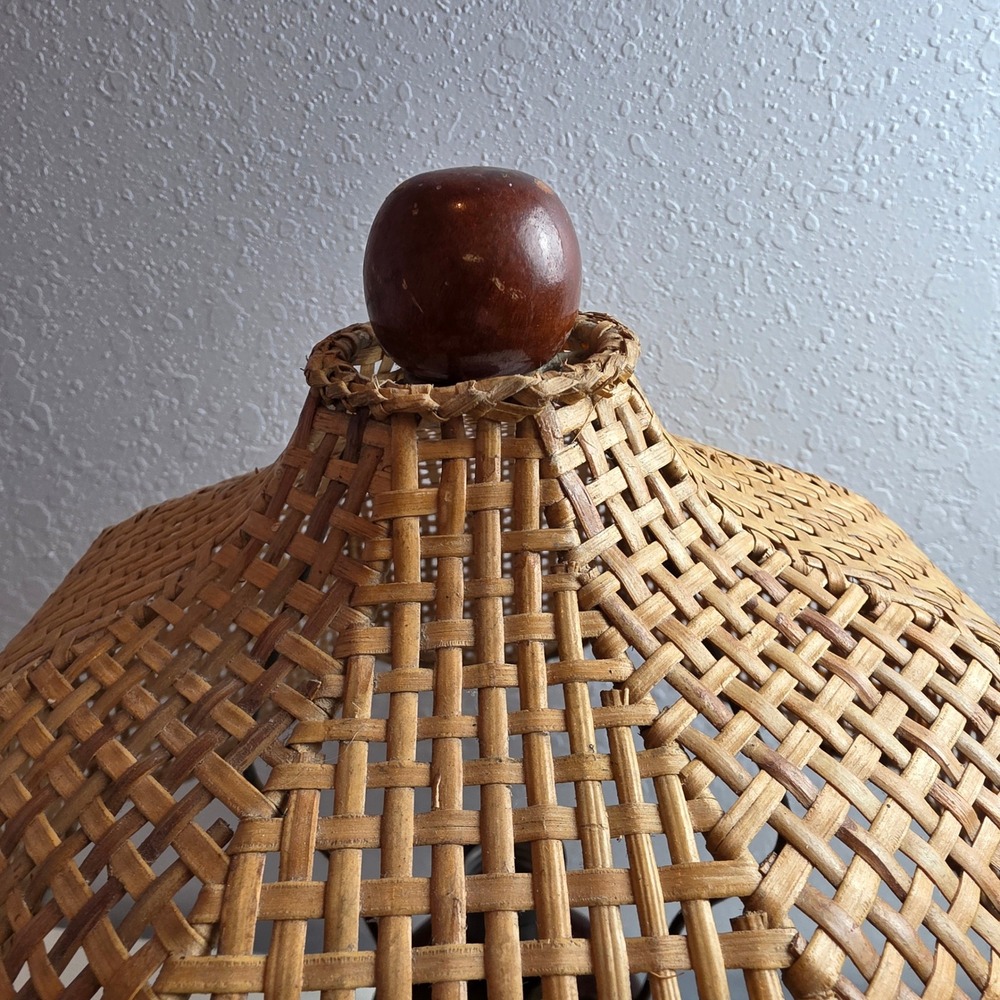 Vintage Wicker Rattan & Wood Table Lamp Scallop Shade Woven Boho Beachy Coastal - Picture 7 of 9